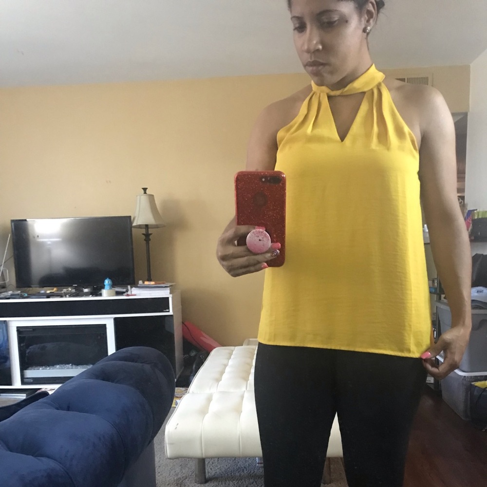 Sleeveless keyhole blouse